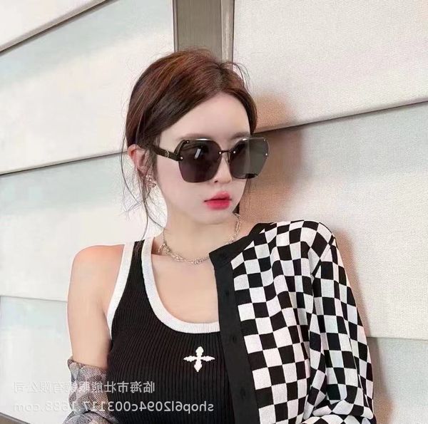 50% discount for factory direct salesg frameless round bee women's star women's sunglasses, White;black
50% discount for factory direct salesg frameless round bee women's star women's sunglasses, White;black