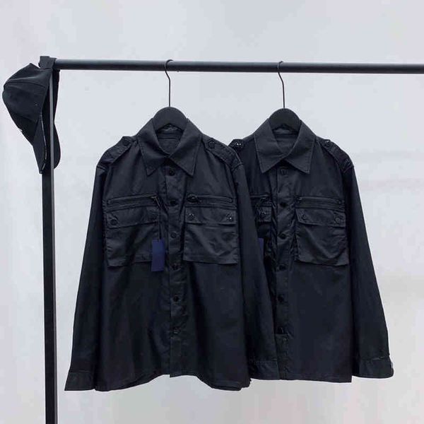 brand new metal triangle jacket 2022ins selling nylon lapel shirt men's fashion brand pra original long sleeve solid color pocket thin, Black;brown
brand new metal triangle jacket 2022ins selling nylon lapel shirt men's fashion brand pra original long sleeve solid color pocket thin, Black;brown