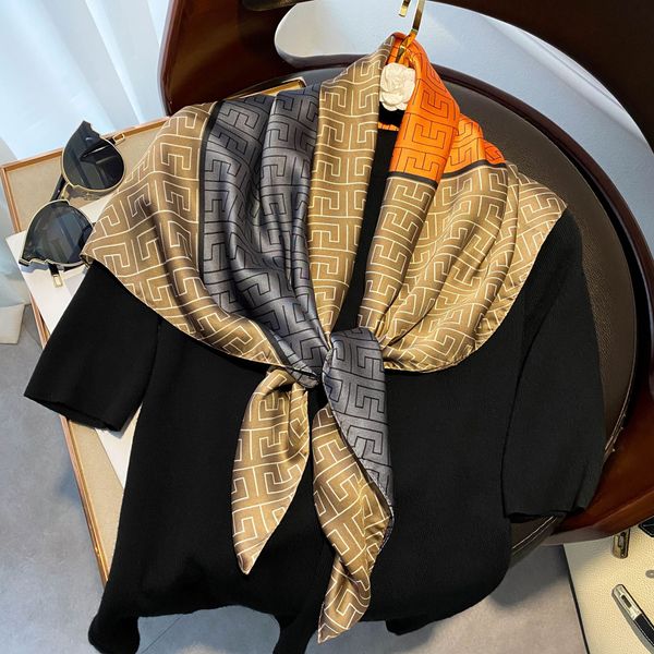 2022 luxury fashion brand silk scarves women's designer alphabetic headband classic handbag silkss scarvess 90x90cm, Blue;gray
2022 luxury fashion brand silk scarves women's designer alphabetic headband classic handbag silkss scarvess 90x90cm, Blue;gray