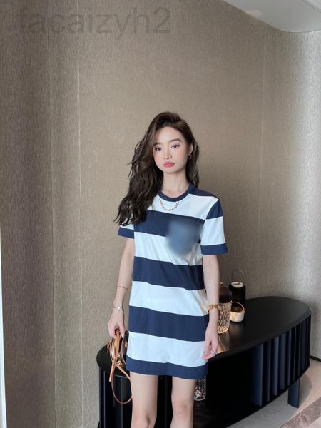 women's t-shirt designer navy t-shirt women's dress shows a sense of white design, small and versatile casual letters, loose short
women's t-shirt designer navy t-shirt women's dress shows a sense of white design, small and versatile casual letters, loose short