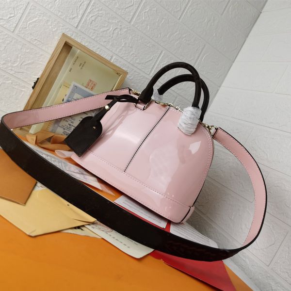 painted tote handbag cowhide shell bag plain crossbody bags letter printed new detachable shoulder straps double handle two zipper hardware
painted tote handbag cowhide shell bag plain crossbody bags letter printed new detachable shoulder straps double handle two zipper hardware