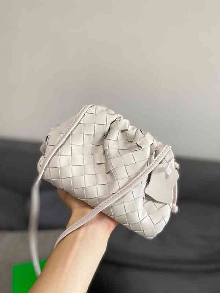 venetas bottegav 2022 cowhide hand woven women's messenger bag 3ve0
venetas bottegav 2022 cowhide hand woven women's messenger bag 3ve0