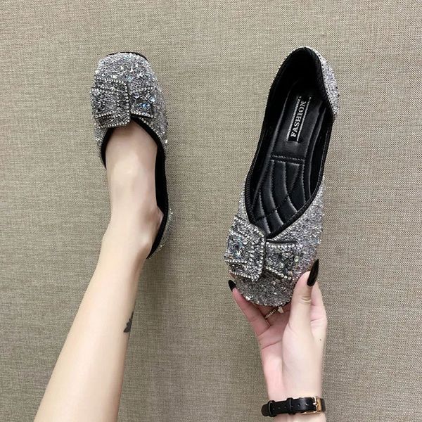 sepatu model mule perancang berlian imitasi mewah elegan loafers slip on retro kasual flat kaki persegi platform fashion wanita hitam merah, Black
sepatu model mule perancang berlian imitasi mewah elegan loafers slip on retro kasual flat kaki persegi platform fashion wanita hitam merah, Black