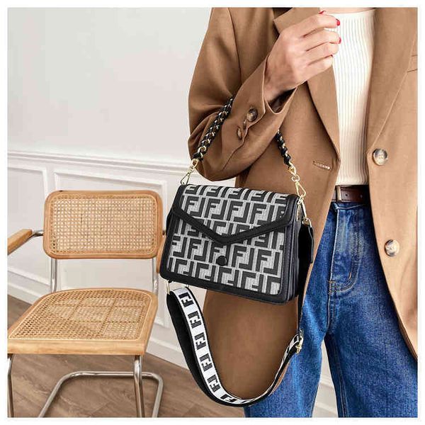 2022 luxury bags bag female messenger version simple small square chain bar net red bag
2022 luxury bags bag female messenger version simple small square chain bar net red bag