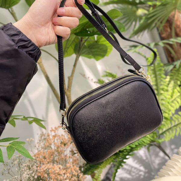 women's bag european and american fashion messenger bag genuine leather mini flap material 4-color double zip 19*cm/with box
women's bag european and american fashion messenger bag genuine leather mini flap material 4-color double zip 19*cm/with box