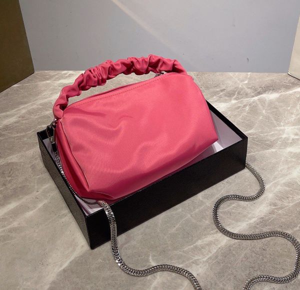 classic matte leather underarm bag high-end atmosphere simple style luxury portable four seasons essential matching gift box
classic matte leather underarm bag high-end atmosphere simple style luxury portable four seasons essential matching gift box