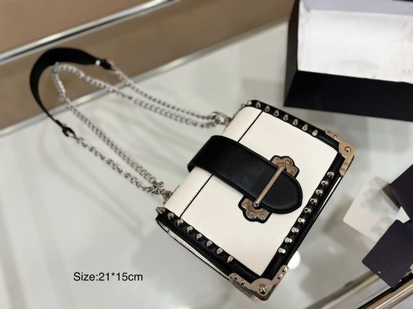high end quality luxury women bag handbag brand letter p fashion casual rivet wallet messenger chain handbag with shoulder strap
high end quality luxury women bag handbag brand letter p fashion casual rivet wallet messenger chain handbag with shoulder strap