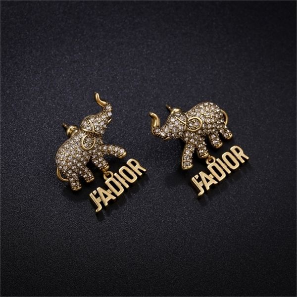2022 20% off designer jewelry d family's new diamond embedded elephant earrings, Golden
2022 20% off designer jewelry d family's new diamond embedded elephant earrings, Golden