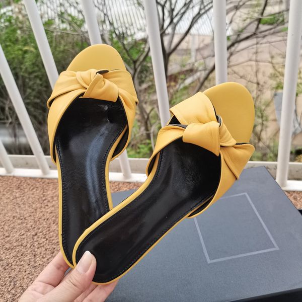 2022 new flip flops designer leather women sandals summer flat slipper fashion beach shoes women slippers, Black
2022 new flip flops designer leather women sandals summer flat slipper fashion beach shoes women slippers, Black