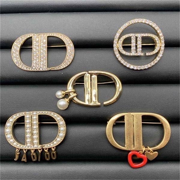 2022 fashion 20% off designer jewelry d di family year net red same style trend temperament diamond inlaid pearl brooch female, Gray
2022 fashion 20% off designer jewelry d di family year net red same style trend temperament diamond inlaid pearl brooch female, Gray
