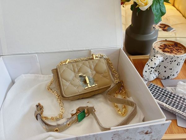double d chain bag 5a high-end quality designer luxury casual fashion women's one-shoulder cross-body bag under the armpit banquet coin
double d chain bag 5a high-end quality designer luxury casual fashion women's one-shoulder cross-body bag under the armpit banquet coin