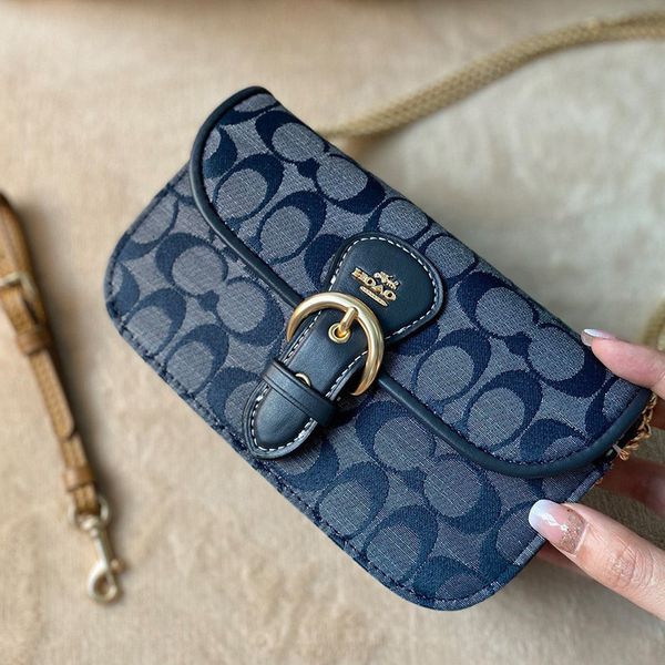 designer bags 2022 new kleo xiangbulei denim jacquard hand armpit chain strap small square woman
designer bags 2022 new kleo xiangbulei denim jacquard hand armpit chain strap small square woman