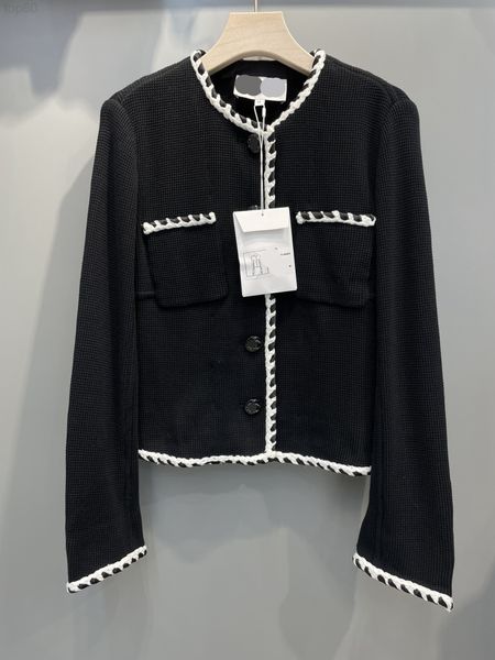 women's t-shirt designer niuhuo ~ xiaoxiangfeng new fashion black and white contrast color button rope silver chain round neck knitted
women's t-shirt designer niuhuo ~ xiaoxiangfeng new fashion black and white contrast color button rope silver chain round neck knitted