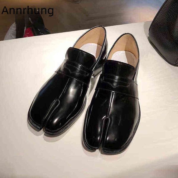 dres shoe black leather casual shoe square heel individual split toe new spring 2022 slim woman zapato mujer 220723
dres shoe black leather casual shoe square heel individual split toe new spring 2022 slim woman zapato mujer 220723