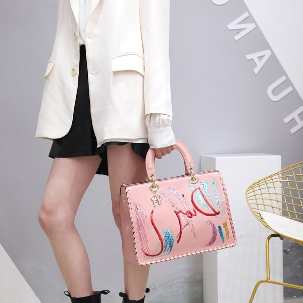 designer bags 2022 new women's portable messenger princess of wales textured sequin embroidered
designer bags 2022 new women's portable messenger princess of wales textured sequin embroidered