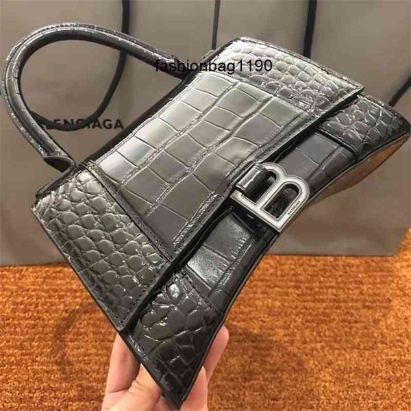 handbags balencaigass fashion bags designer b paris b-home hourglass b-button women's 2022 leather crocodile pattern portable single
handbags balencaigass fashion bags designer b paris b-home hourglass b-button women's 2022 leather crocodile pattern portable single