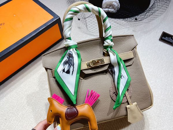 classic lady handbag satchel bags luxurious full set accessories single shoulder bag leather lychee pattern fashion bag chain crossbody purs
classic lady handbag satchel bags luxurious full set accessories single shoulder bag leather lychee pattern fashion bag chain crossbody purs
