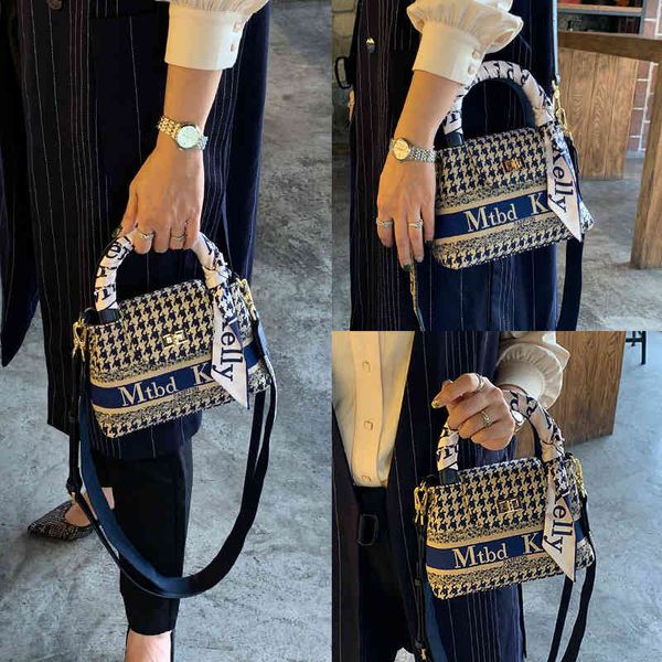 2022 trendy fashion design ladies bags factory direct clothing 2022 leather small women's new lattice portable
2022 trendy fashion design ladies bags factory direct clothing 2022 leather small women's new lattice portable