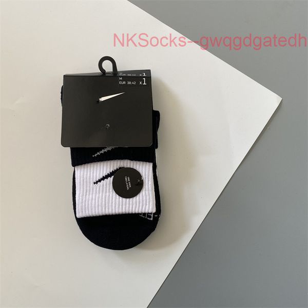 classic fashion men socks hook brand color stitched men's women's long tube sports training sock street couple middle tubes luxury, Black
classic fashion men socks hook brand color stitched men's women's long tube sports training sock street couple middle tubes luxury, Black