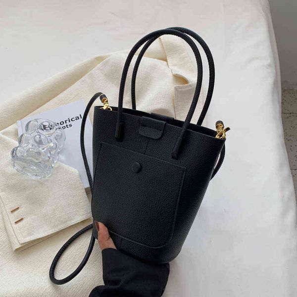 2022 new brand designer handbag messenger bag portable bucket bag high-quality texture high-quality leather small bag women g220517
2022 new brand designer handbag messenger bag portable bucket bag high-quality texture high-quality leather small bag women g220517