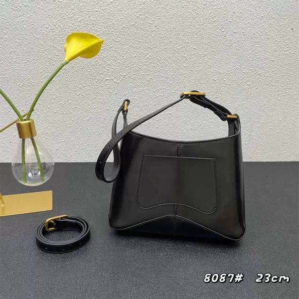 leather totes luxury designer bags metal design adjustable shoulder bags women's casual wallets fashion messenger bag fast delivery, Black;red
leather totes luxury designer bags metal design adjustable shoulder bags women's casual wallets fashion messenger bag fast delivery, Black;red