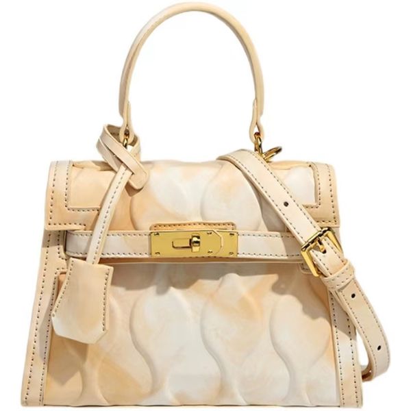 evening bags designer woman bag high-end luxury handbag charm niche design wave pattern fashion single shoulder bag
evening bags designer woman bag high-end luxury handbag charm niche design wave pattern fashion single shoulder bag