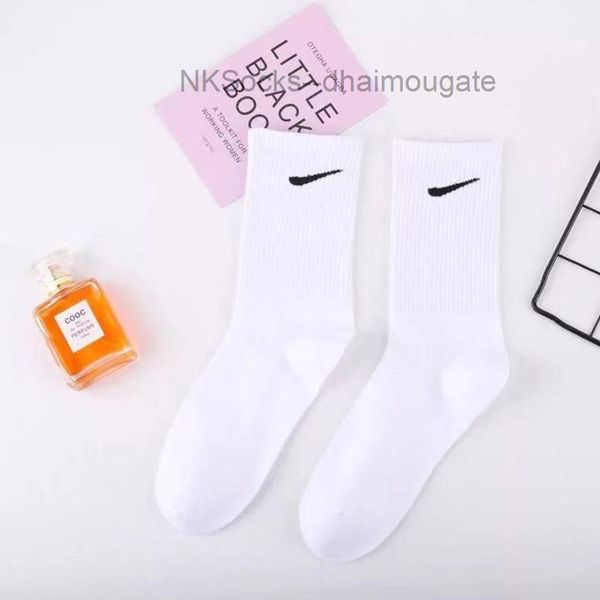 men's fashion classic hook brand socks middle tube sports moisture absorption sock casual men women luxury wear medium short sportsocks, Black
men's fashion classic hook brand socks middle tube sports moisture absorption sock casual men women luxury wear medium short sportsocks, Black