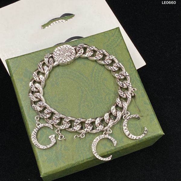 2022 fashion designer two g bracelet classic logo twisted chain men and women line up winner jewelry boyfriend memorial gift 752, Black
2022 fashion designer two g bracelet classic logo twisted chain men and women line up winner jewelry boyfriend memorial gift 752, Black