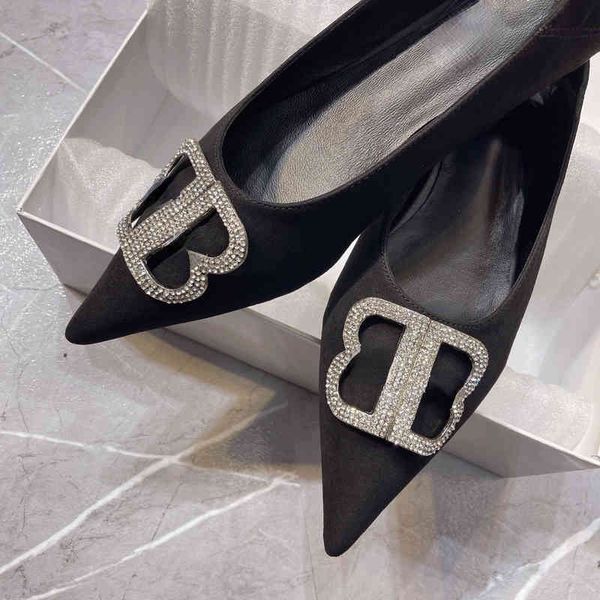 french single shoes spring and summer shallow mouth pointed rhinestone letters versatile black foot trampling lazy shoes
french single shoes spring and summer shallow mouth pointed rhinestone letters versatile black foot trampling lazy shoes