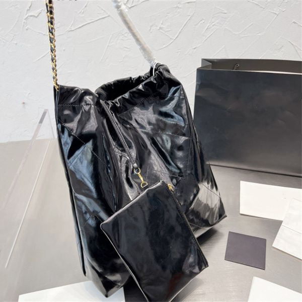 the new spring/summer 2022 oil and wax shopping bag is light and compact with a high level of appearance retro
the new spring/summer 2022 oil and wax shopping bag is light and compact with a high level of appearance retro