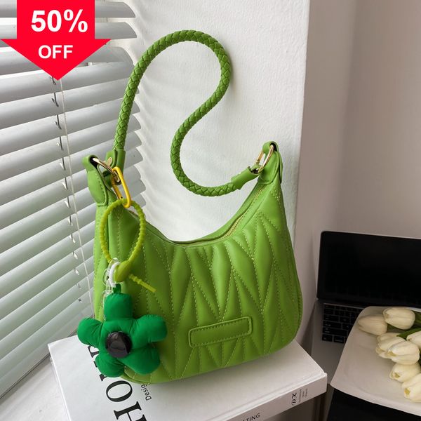 2022 new fashion fold armpit handbag high texture leisure single diagonal fashionable retro women's totes shoulder bag
2022 new fashion fold armpit handbag high texture leisure single diagonal fashionable retro women's totes shoulder bag