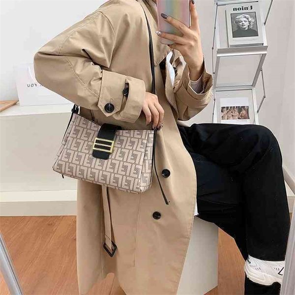 flash clearance sale handbags on autumn and winter fashion belt buckle small trend simple versatile color contrast
flash clearance sale handbags on autumn and winter fashion belt buckle small trend simple versatile color contrast