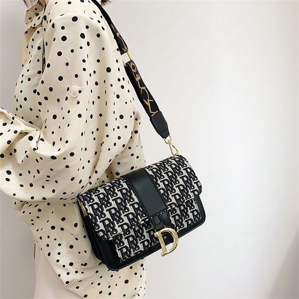 86% off wholesale store embroidered thread women's fashion goddess one shoulder messenger mobile phone
86% off wholesale store embroidered thread women's fashion goddess one shoulder messenger mobile phone