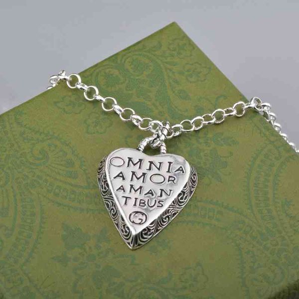 2022 factory wholesale new heart-shaped pattern necklace made of old letters carved vines love pendant lovers sweater chain, Silver
2022 factory wholesale new heart-shaped pattern necklace made of old letters carved vines love pendant lovers sweater chain, Silver