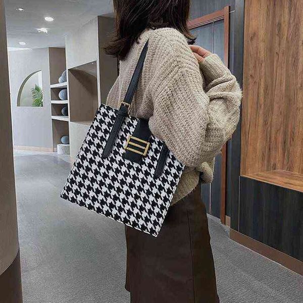 totes shoulder bag luxury handbags women designer clutch ladies clutches armpit bag purses casual 220723
totes shoulder bag luxury handbags women designer clutch ladies clutches armpit bag purses casual 220723