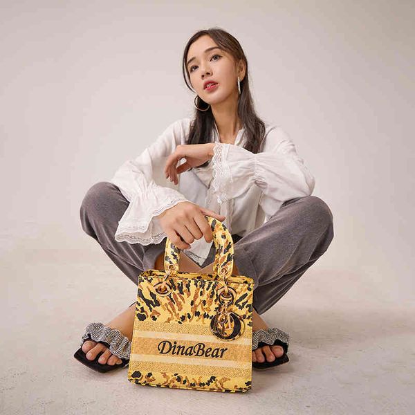 women's fashion personality trend brand bag wholesale 2021 autumn msenger printed leather wrist single shoulder
women's fashion personality trend brand bag wholesale 2021 autumn msenger printed leather wrist single shoulder