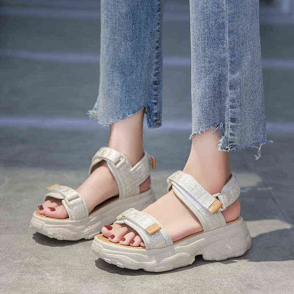 2022 new beach sandals women toe-open color thick-soled student comfortable casual wedges walking woman sandals y220624, Black
2022 new beach sandals women toe-open color thick-soled student comfortable casual wedges walking woman sandals y220624, Black