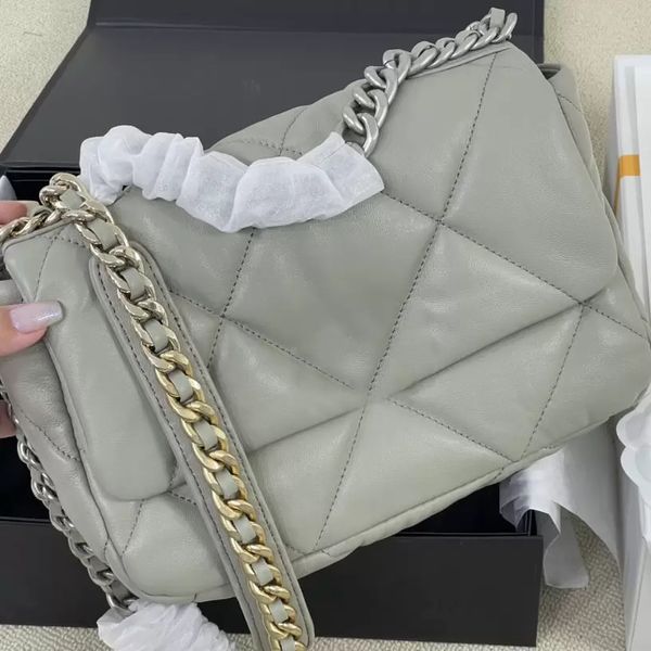2022ss f/w early fall 19 series grey lambskin quilted bags medium silver metal turn lock two-tone chain crossbody shoulder luxury designer s
2022ss f/w early fall 19 series grey lambskin quilted bags medium silver metal turn lock two-tone chain crossbody shoulder luxury designer s