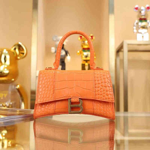 2022 new spring and autumn versatile crocodile hourglass bag net red fashion luxury hand-held single shoulder messenger women's
2022 new spring and autumn versatile crocodile hourglass bag net red fashion luxury hand-held single shoulder messenger women's