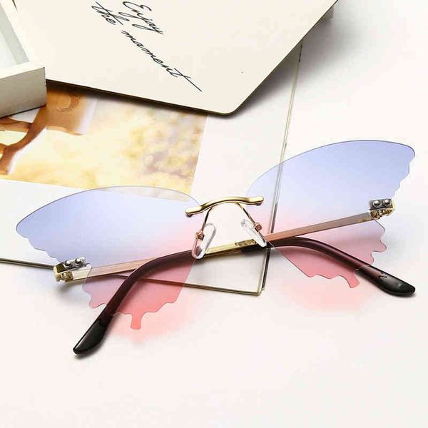 new fancy fashion men's and women's fashion street shooting sunglasses personality cool optical glass 47x1, White;black
new fancy fashion men's and women's fashion street shooting sunglasses personality cool optical glass 47x1, White;black