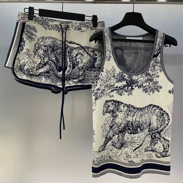 short shirts new jacquard jungle animal cashmere knitted vest and shorts set in spring summer of clothes_nr1f, White
short shirts new jacquard jungle animal cashmere knitted vest and shorts set in spring summer of clothes_nr1f, White