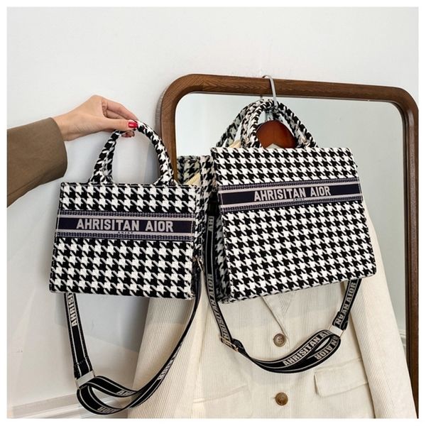large capacity women's winter new fashion thousand single messenger wholesale design purses online
large capacity women's winter new fashion thousand single messenger wholesale design purses online
