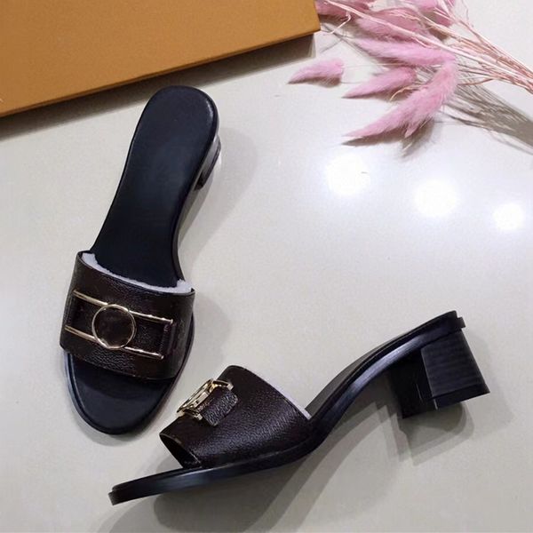 designer lady's slippers black middle heel sandal buckle beach genuine thick heel leather large size flip-flops quality
designer lady's slippers black middle heel sandal buckle beach genuine thick heel leather large size flip-flops quality