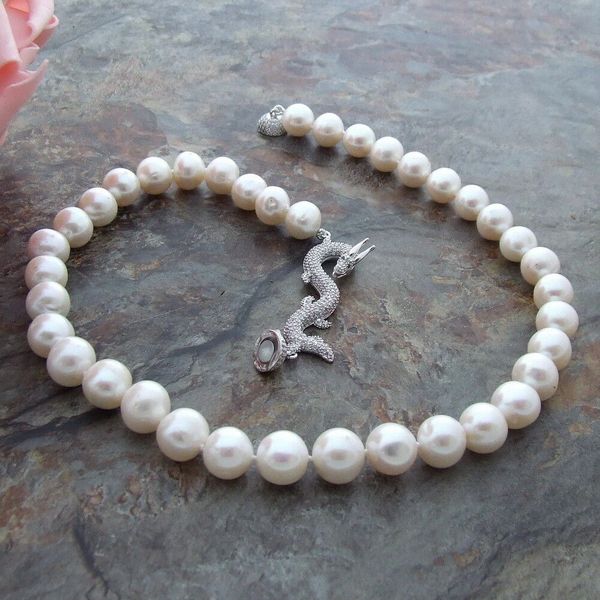 gold plated zircon dragon clasp natural 10-11mm white frehwaterpearl necklace, Silver
gold plated zircon dragon clasp natural 10-11mm white frehwaterpearl necklace, Silver