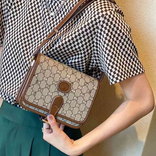 2022 version new small square bag leisure versatile camera bag letter printed sling shoulder messenger bag female
2022 version new small square bag leisure versatile camera bag letter printed sling shoulder messenger bag female