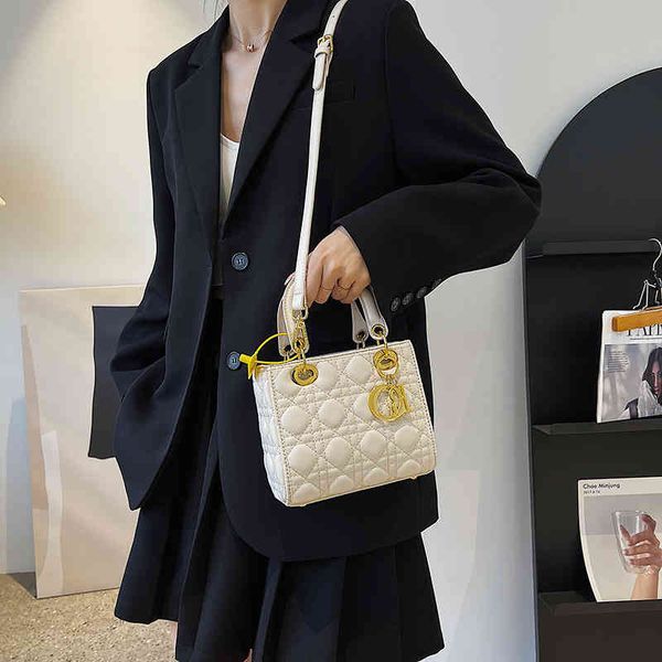 women's fashion personality trend brand bag wholesale 2022 new korean handbag high texture embroidered thread ling lattice single shoul
women's fashion personality trend brand bag wholesale 2022 new korean handbag high texture embroidered thread ling lattice single shoul