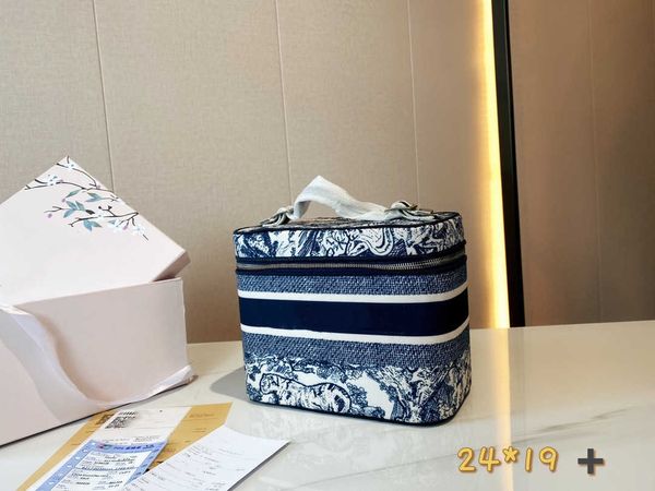 2021 small bucket package bags box been you like focus on the european and american wind pure fresh streets said is almost girls cosmetic ba
2021 small bucket package bags box been you like focus on the european and american wind pure fresh streets said is almost girls cosmetic ba
