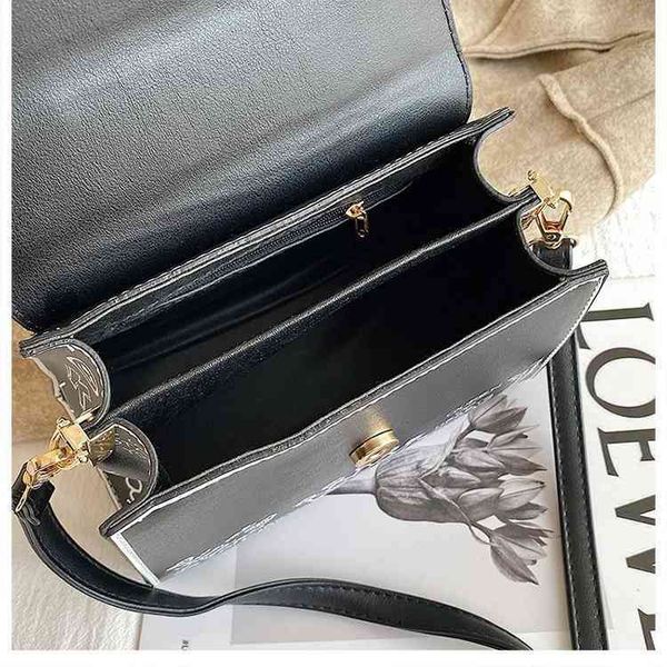 ladies fashion personality trend new brand bag wholesale women's shoulder style solid color printed small square
ladies fashion personality trend new brand bag wholesale women's shoulder style solid color printed small square