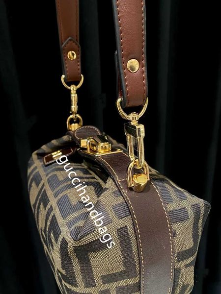 bags shoulder bag designer bag women handbag messenger crocodile pu leather female hand for ladies
bags shoulder bag designer bag women handbag messenger crocodile pu leather female hand for ladies