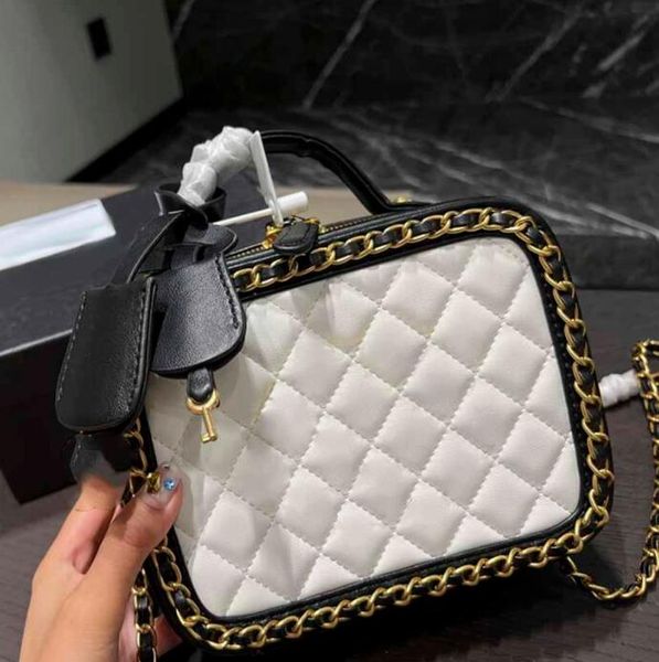 tz women luxury cosmetic box bags multicolor contrasting chain decorate handbag designers gold-tone metal hardware quilted shoulder bag hand
tz women luxury cosmetic box bags multicolor contrasting chain decorate handbag designers gold-tone metal hardware quilted shoulder bag hand